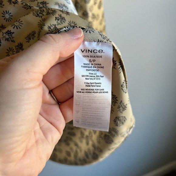 Vince Zinnia Silk Popover Blouse Size Small - Picture 5 of 9